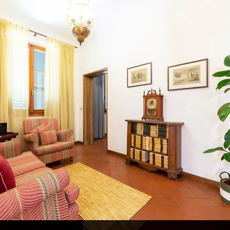 110 Sqm Apartment 6 Sleeps In Santa Croce-3